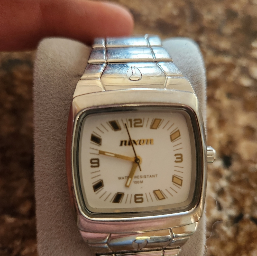 Vintage Men's Nixon “Show Don’t Tell” The Manual Quartz Watch